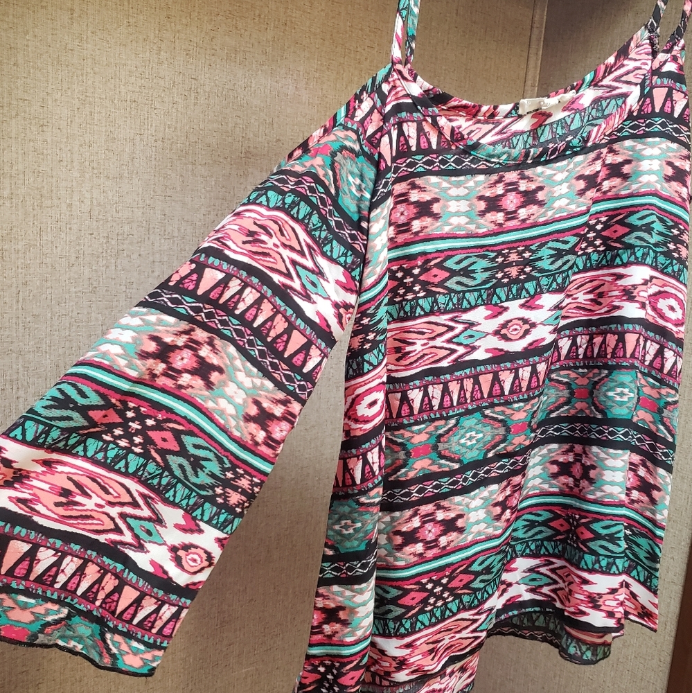 Cold shoulder top! - Picture 5 of 5